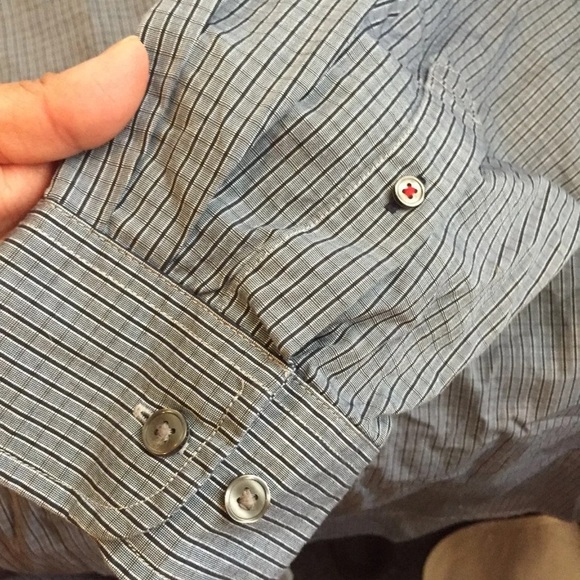 Button front - Picture 3 of 4